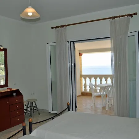 Daire Beachfront House Tolis -