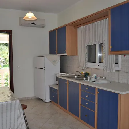 Daire Beachfront House Tolis - *