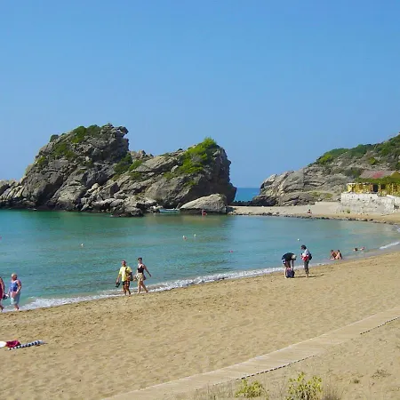 Daire Beachfront House Tolis - *