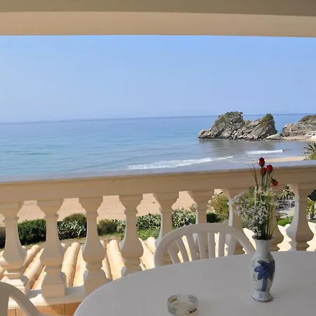 Daire Beachfront House Tolis - *