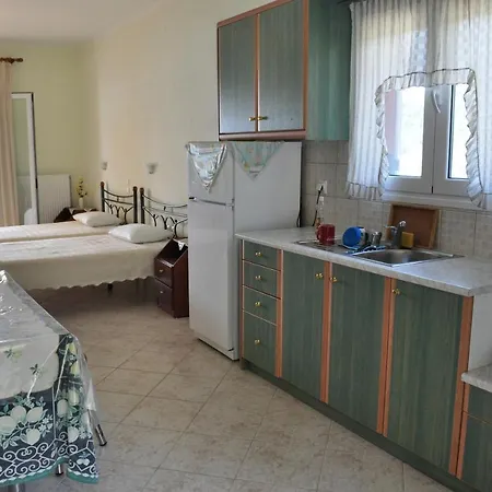 Daire Beachfront House Tolis -