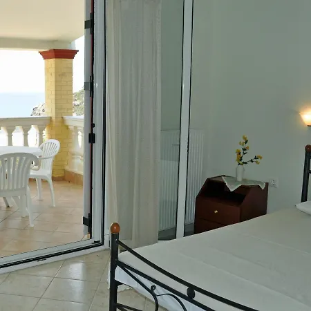 Daire Beachfront House Tolis - *