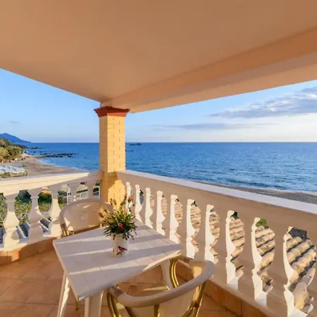 Daire Beachfront House Tolis -