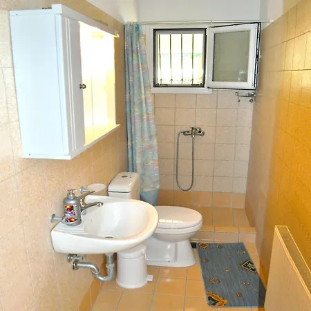 Daire Beachfront House Tolis - *