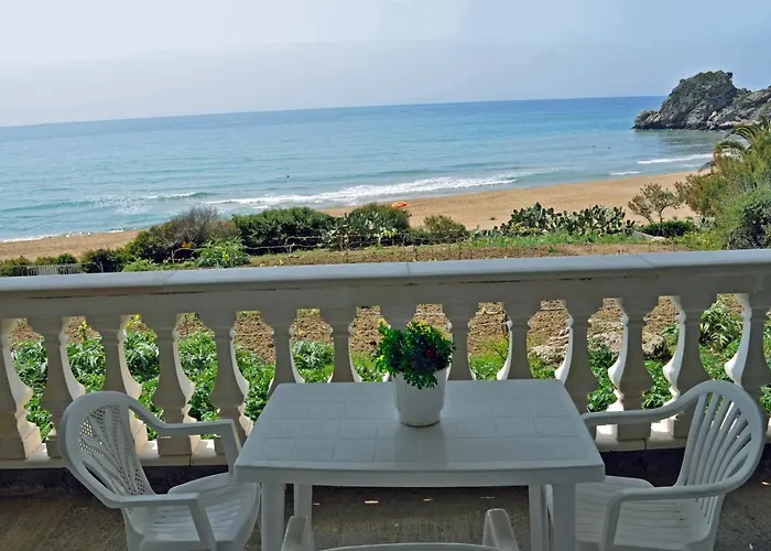 Beachfront House Tolis - * Пелекас
