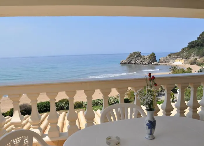Апартаменты Beachfront House Tolis - *