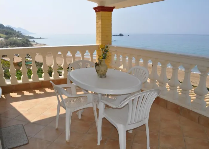 Beachfront House Tolis -