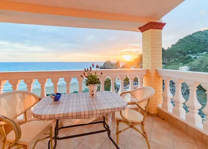 Beachfront House Tolis - Апартаменты Пелекас