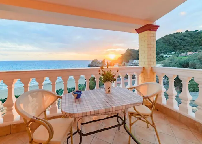 Beachfront House Tolis - * Пелекас