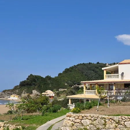 Beachfront House Tolis - *