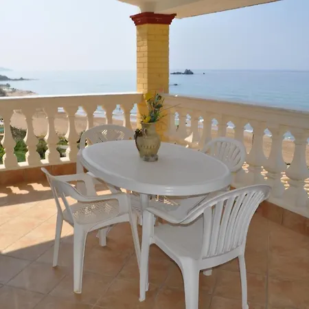 Beachfront House Tolis -