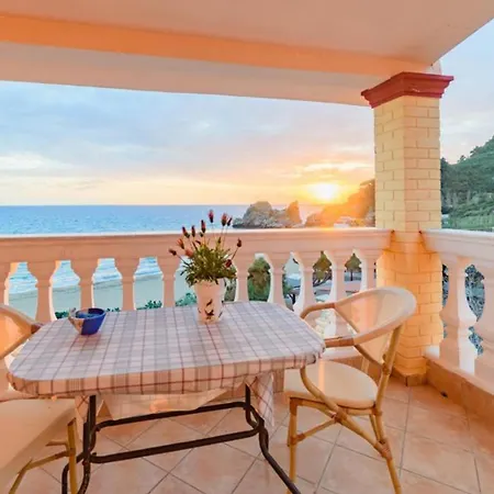 Beachfront House Tolis - Apartment Pelekas