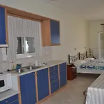 Beachfront House Tolis - شقة *